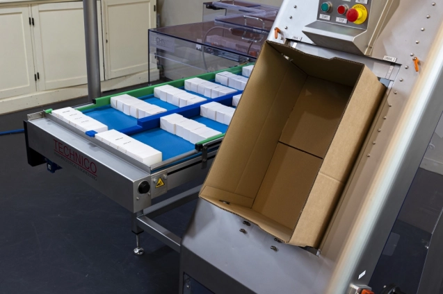 Collecting table / buffer conveyor